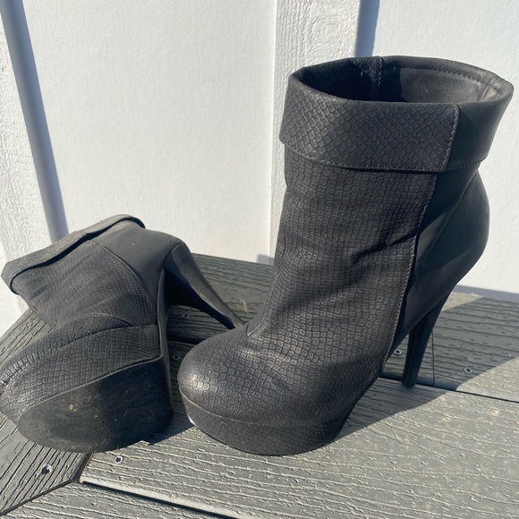 Black faux leather booties - Picture 2 of 2